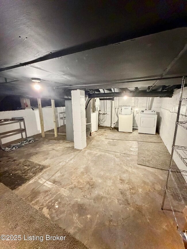 Building Photo - 3317 Dumesnil St