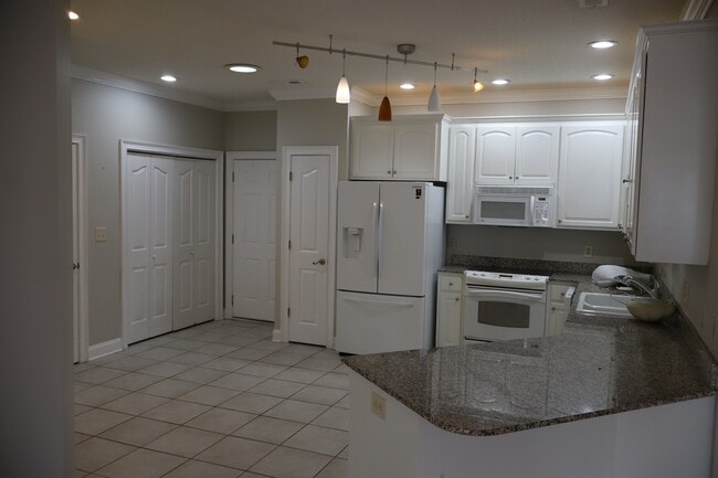 Building Photo - 1482 St Thomas Cir