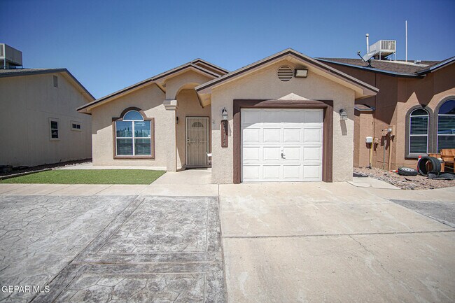 Building Photo - 3717 Tierra Zafiro Dr