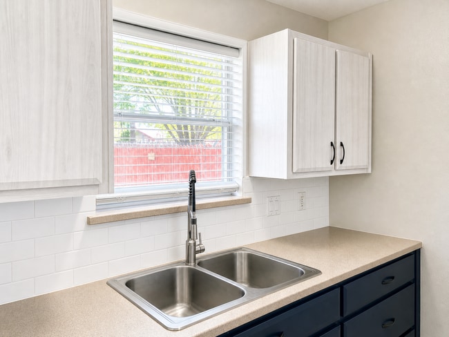 Building Photo - AVAILABLE MAY 18; APPLY ON OUR WEBSITE TODAY!!
