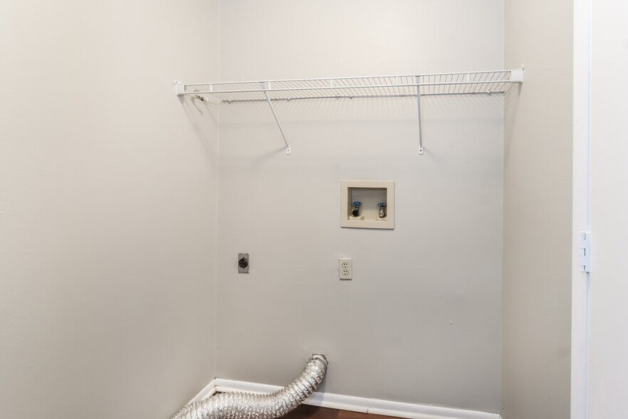 Building Photo - 409 Benson St