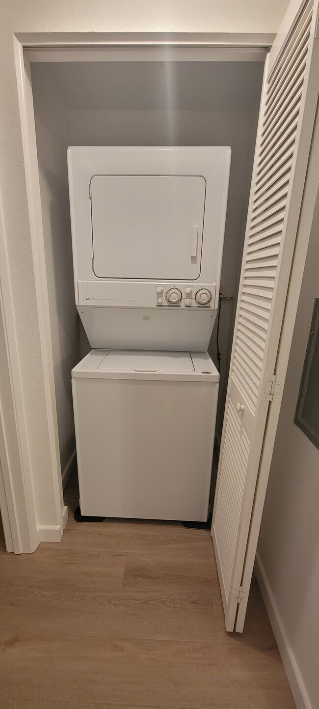 Building Photo - 9728 Marilla Dr