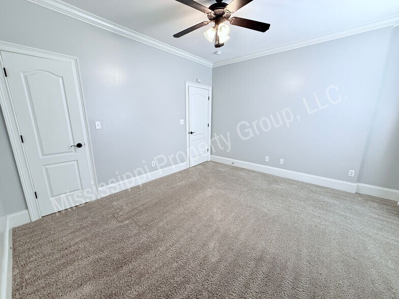 Building Photo - 135 Fallsgrove Dr