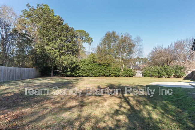 Building Photo - 8238 Li Fair Dr