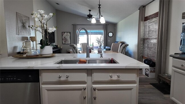 Building Photo - 723 Lady Diana Dr