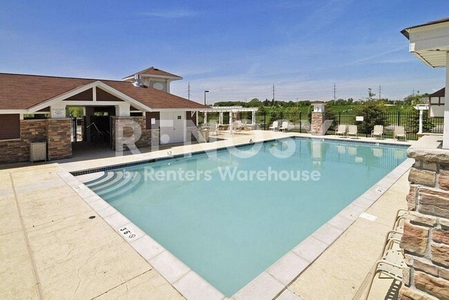 Building Photo - 9580 Madison Dr
