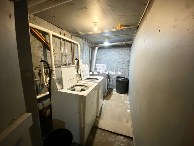 Building Photo - 8 Eldora St