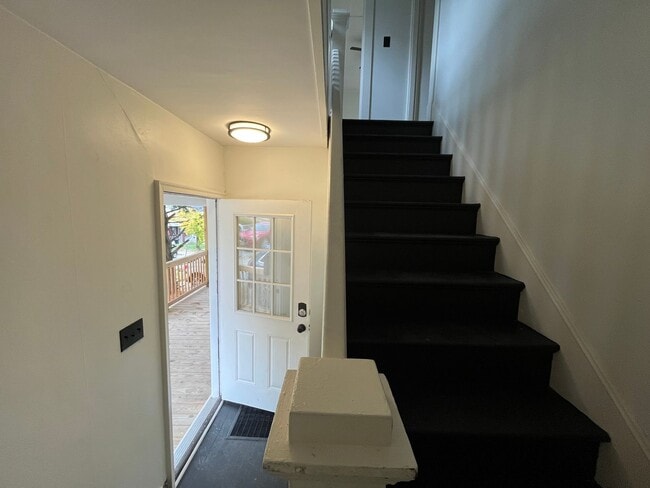 Building Photo - 3 Bedroom Duplex