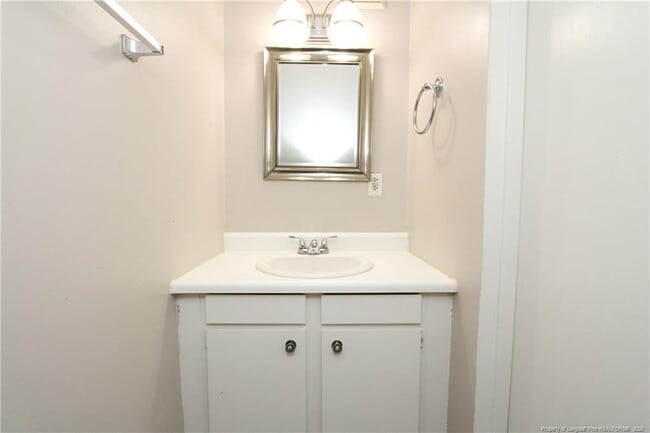 Building Photo - 1064 Nichols Dr