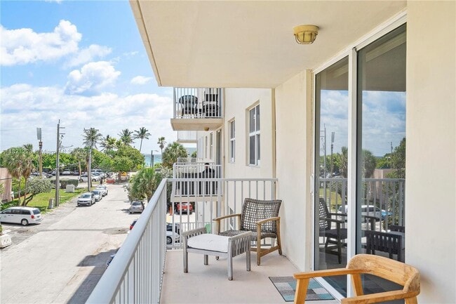 Building Photo - 1401 S Ocean Dr