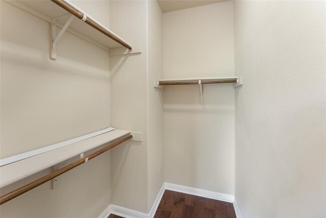Building Photo - 13400 Briarwick Dr
