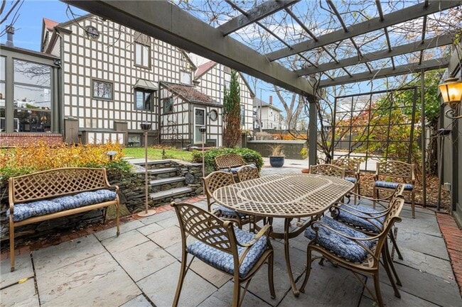 Building Photo - 4 Hunter Ave