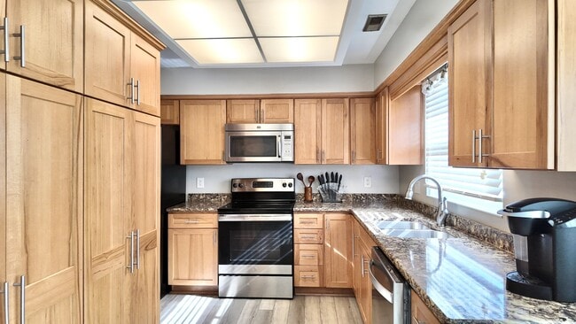 Building Photo - 1007 Brandon Quay