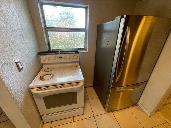 Building Photo - 1645 Lauderdale Manor Dr