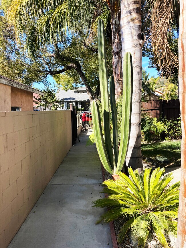 Building Photo - 3332 Thorpe Ave