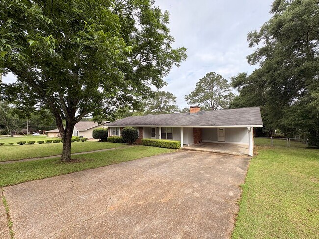 Building Photo - 102 Navaho Dr
