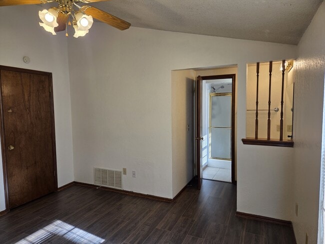 Building Photo - 2122 Meench Dr