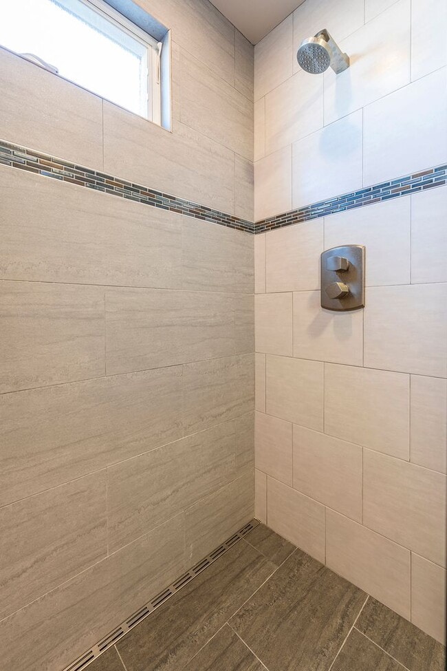 Building Photo - Warm & Inviting Manhattan Beach Rental Home!