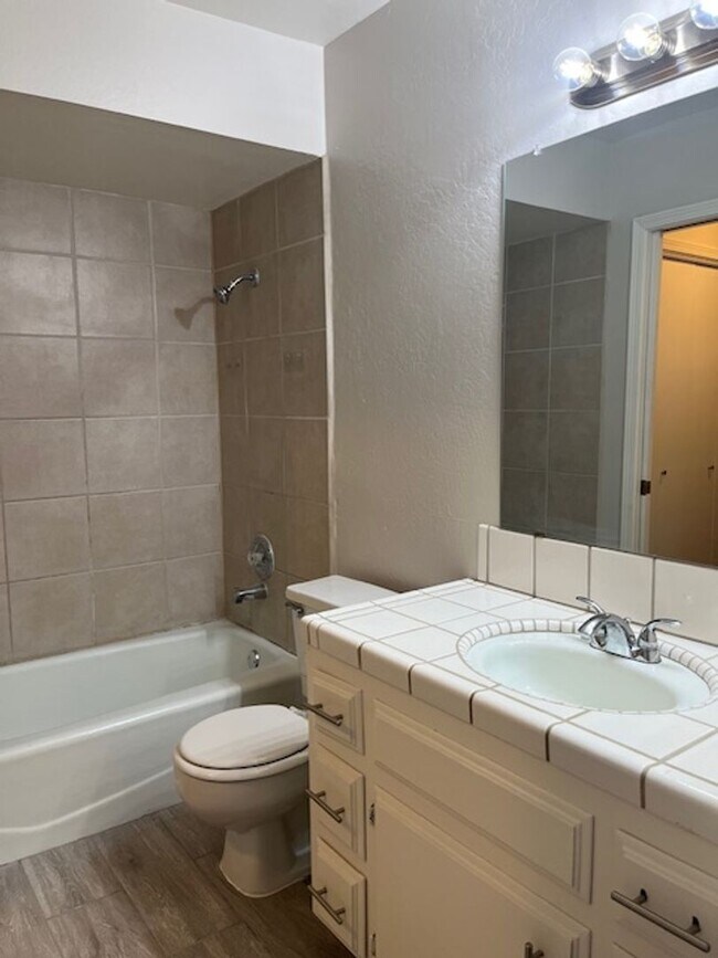 Building Photo - SH6012C