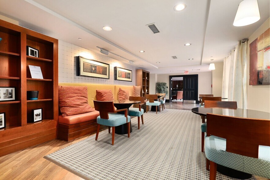 Building Photo - 777 7th St NW