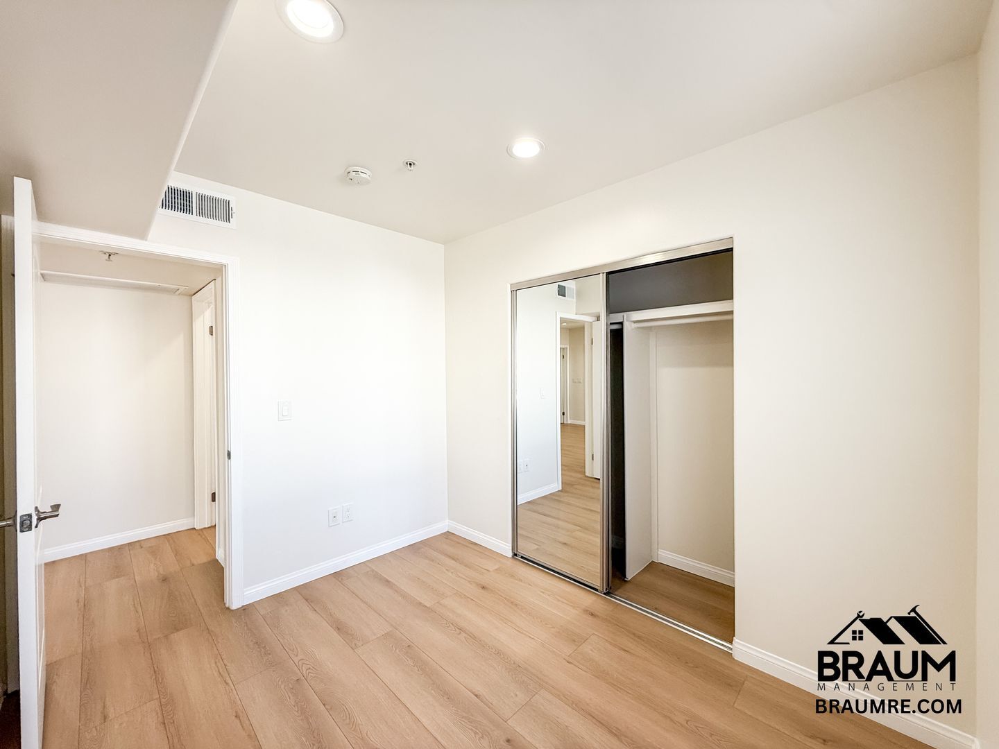 Building Photo - 1415 Centinela Ave