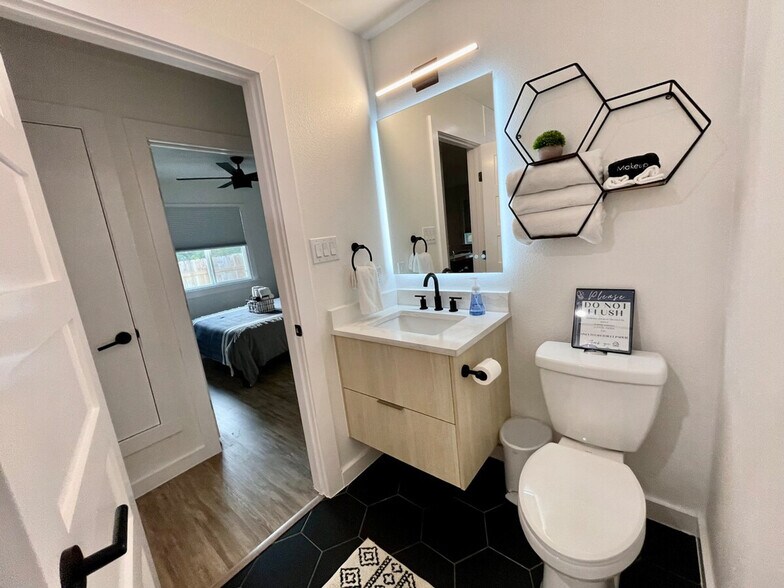 Building Photo - 607 Blueberry Hill