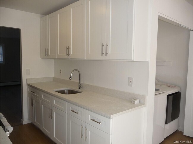 Building Photo - 91 Sarah Ln