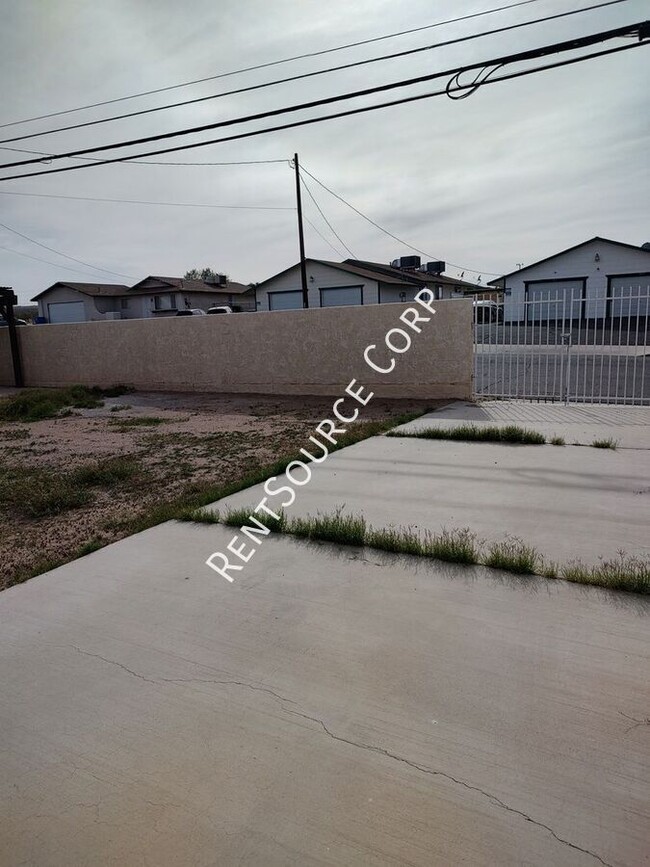 Building Photo - 1801 Calico Dr