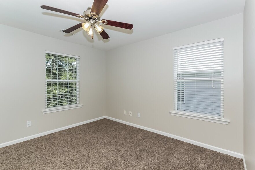 Building Photo - 30 Timber Ln