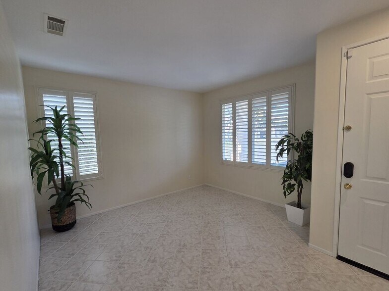 Building Photo - 61 Dovecreek