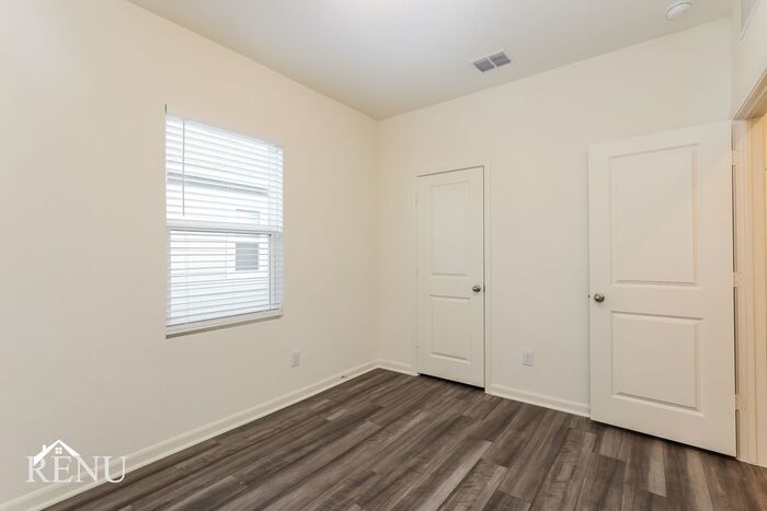 Building Photo - 5238 Dawn Break