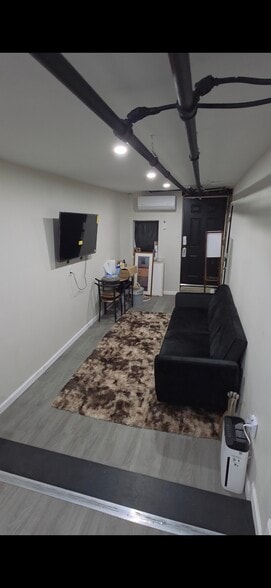 Cozy Open Concept Living Space - 2437 S Milan St