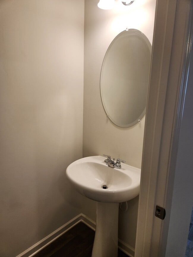 Building Photo - Home Sweet Home!