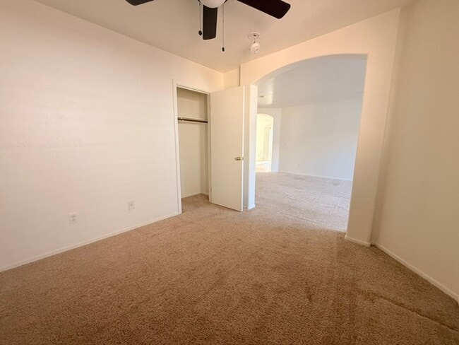 Building Photo - Cul-de-Sac Living | 3 Bed + Bonus Room | Pool + Greenbelt Views