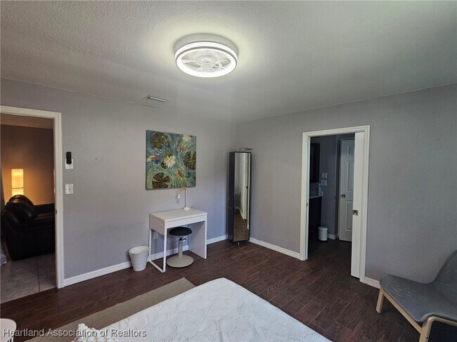 Building Photo - 4702 Mercado Dr