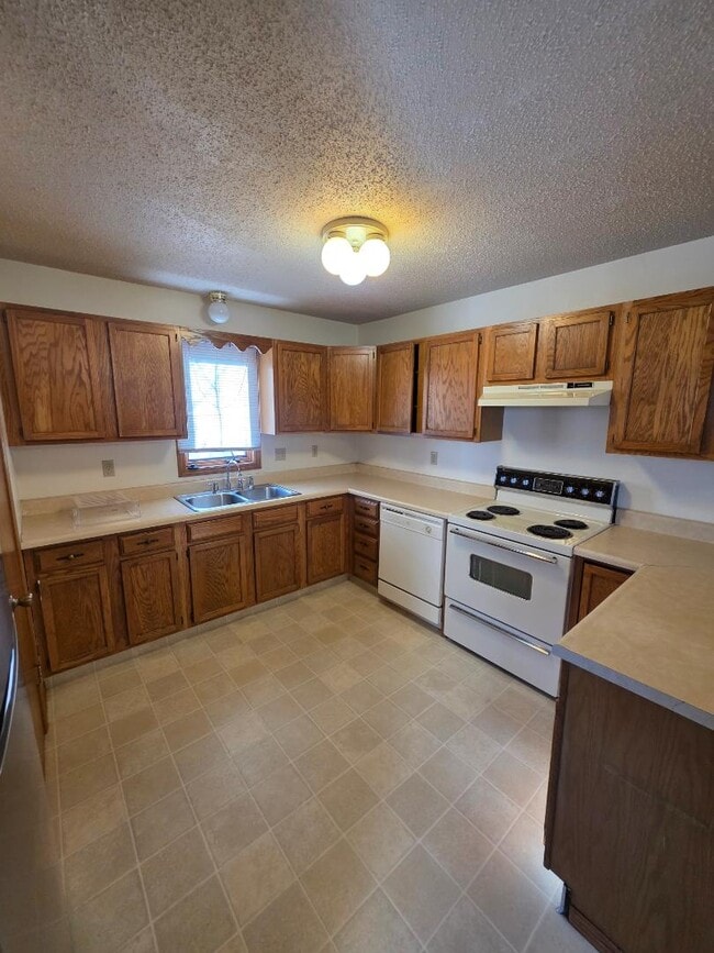 Building Photo - 2948 Warwick Lp