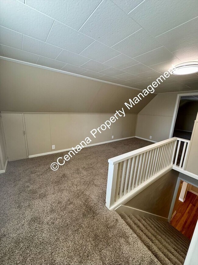 Building Photo - $500 off first months rent on 3 bed 2 bath...