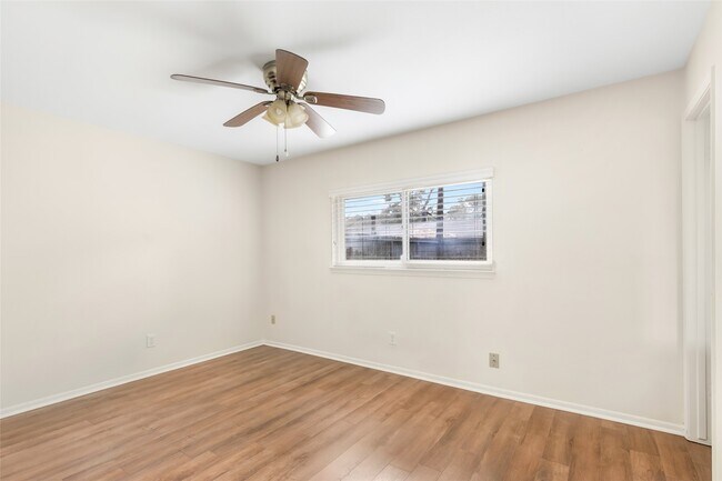 Building Photo - 2722 Foliage Green Dr