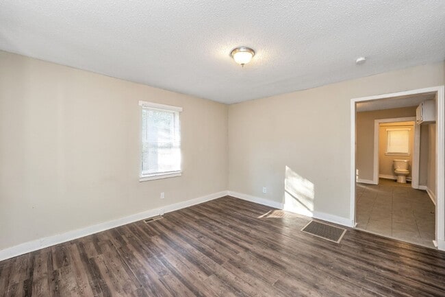 Building Photo - Charming Jasper Home with Modern Upgrades ...