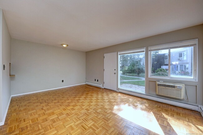 Building Photo - 65 W Walk