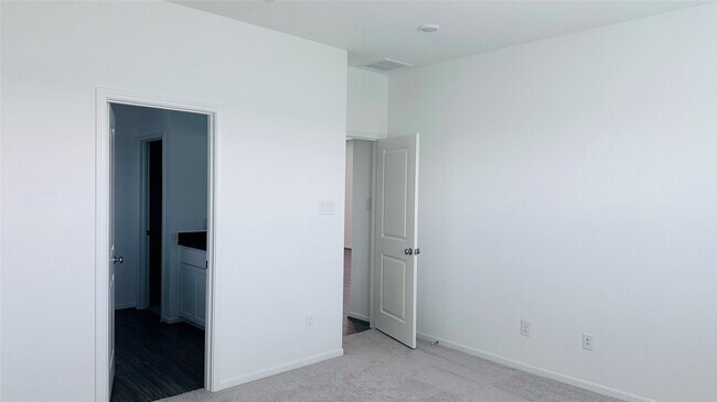 Building Photo - 18023 Lasso Mls Dr