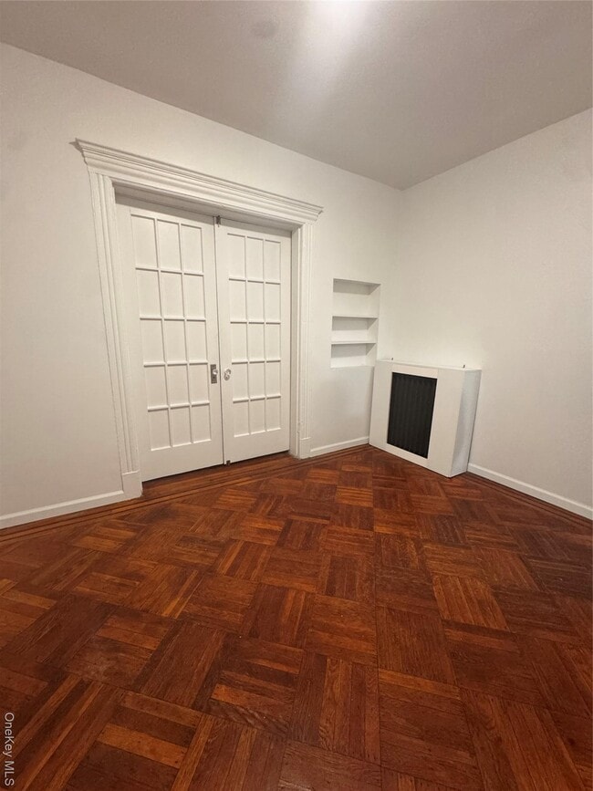 Building Photo - 516 Morris Park Ave