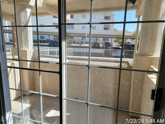 Building Photo - FANTASTIC GREEN VALLEY 2ND FLOOR UNIT IN G...