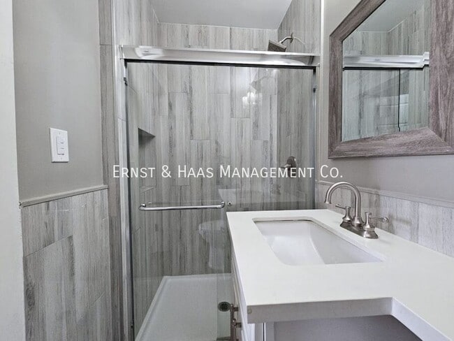 Building Photo - 755 Elm Ave