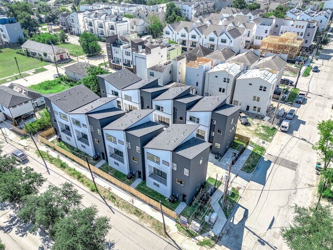 Building Photo - 3203 St Emanuel St