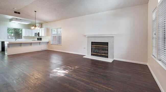 Building Photo - Great 4 Bedroom NW Fresno Home for Lease