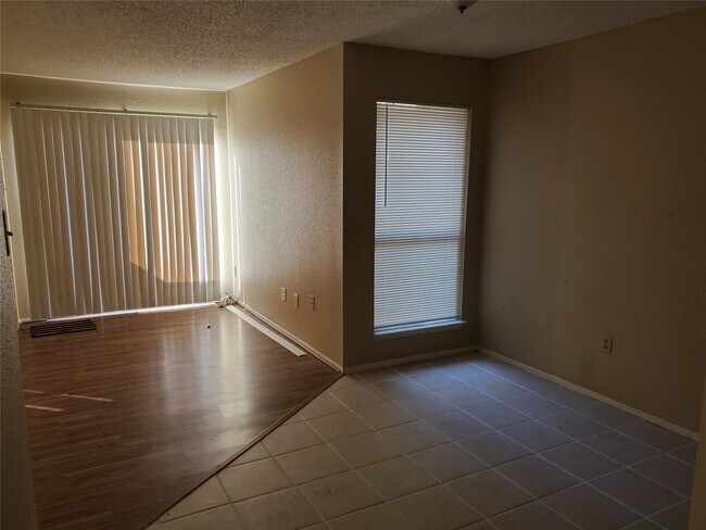 Building Photo - 6701 Sands Point Dr