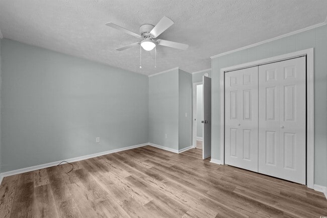 Building Photo - 1401 Twin Oaks Dr