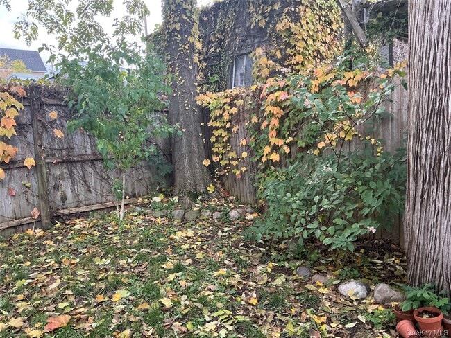 Building Photo - 66 Dodge St