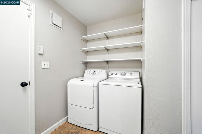 Building Photo - 267 Duperu Dr